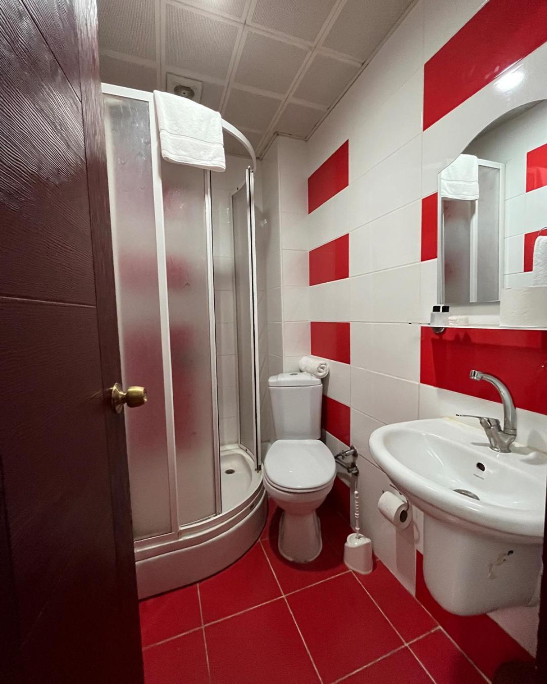 Red White Hotel Istanbul Exterior photo