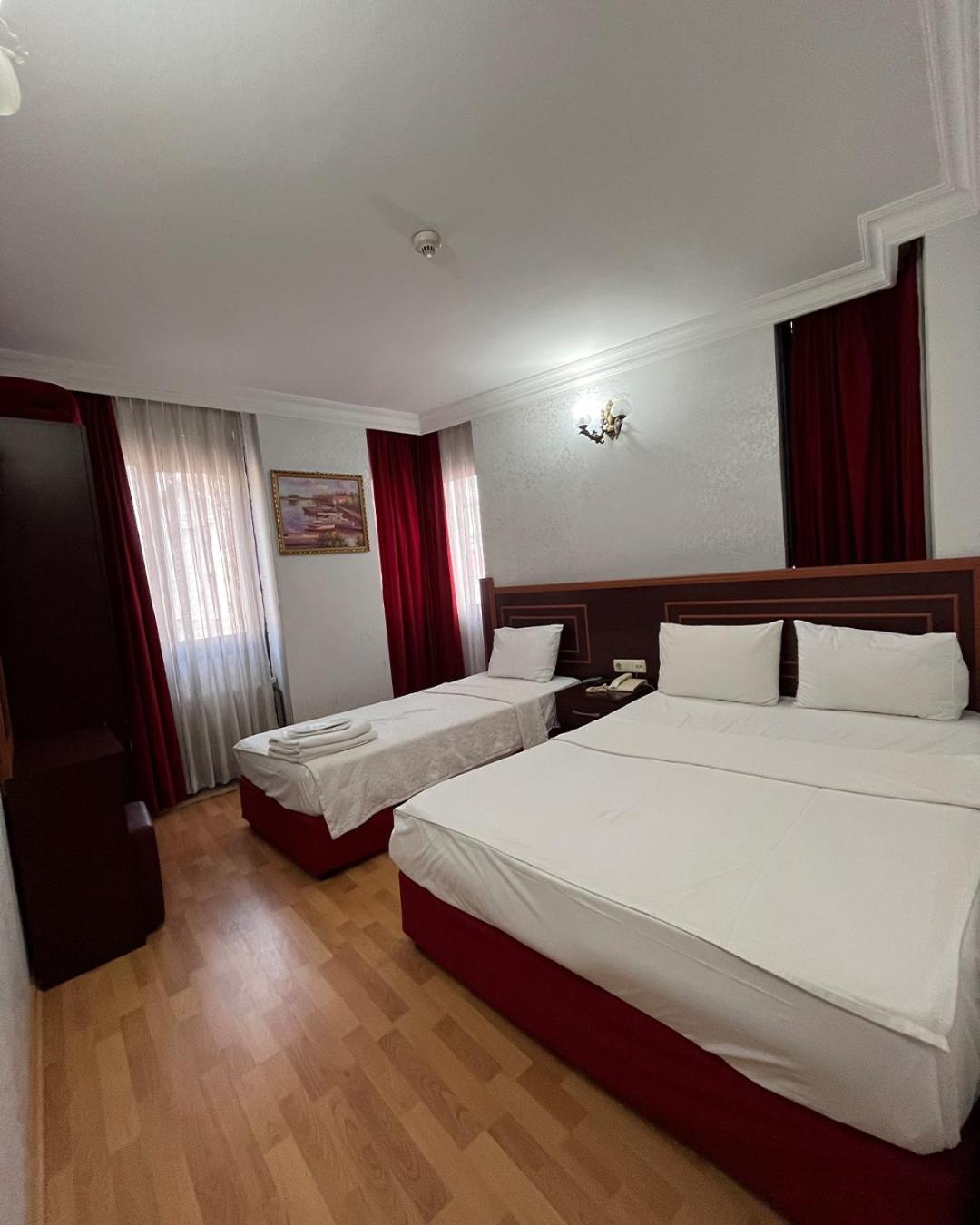 Red White Hotel Istanbul Exterior photo