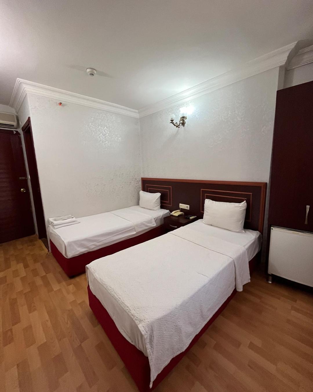 Red White Hotel Istanbul Exterior photo