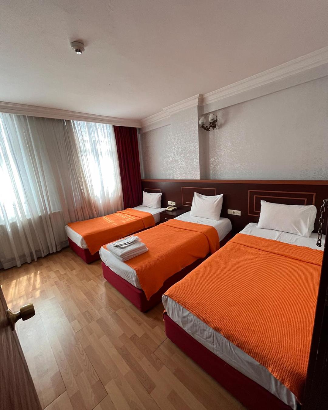 Red White Hotel Istanbul Exterior photo