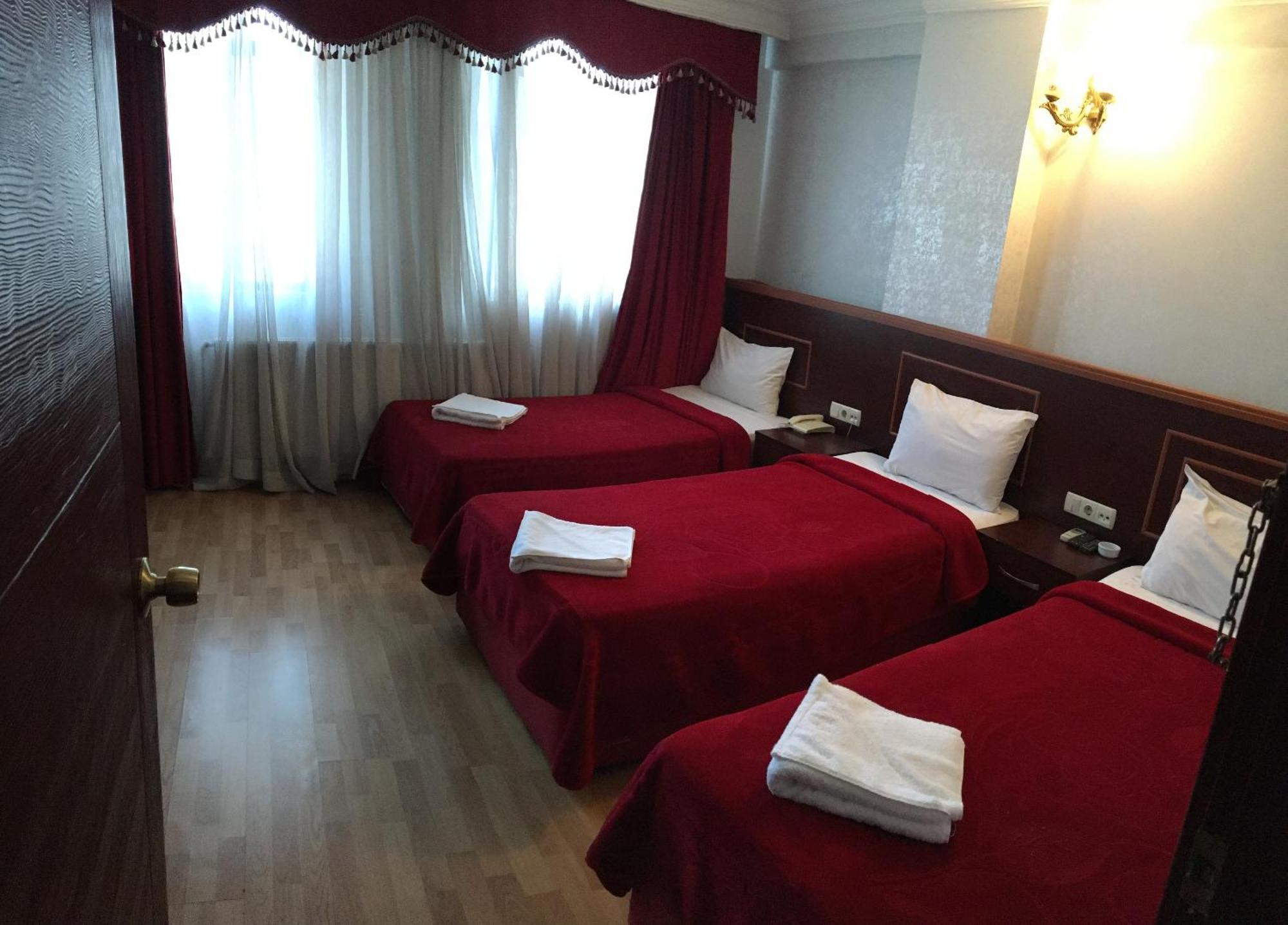 Red White Hotel Istanbul Exterior photo