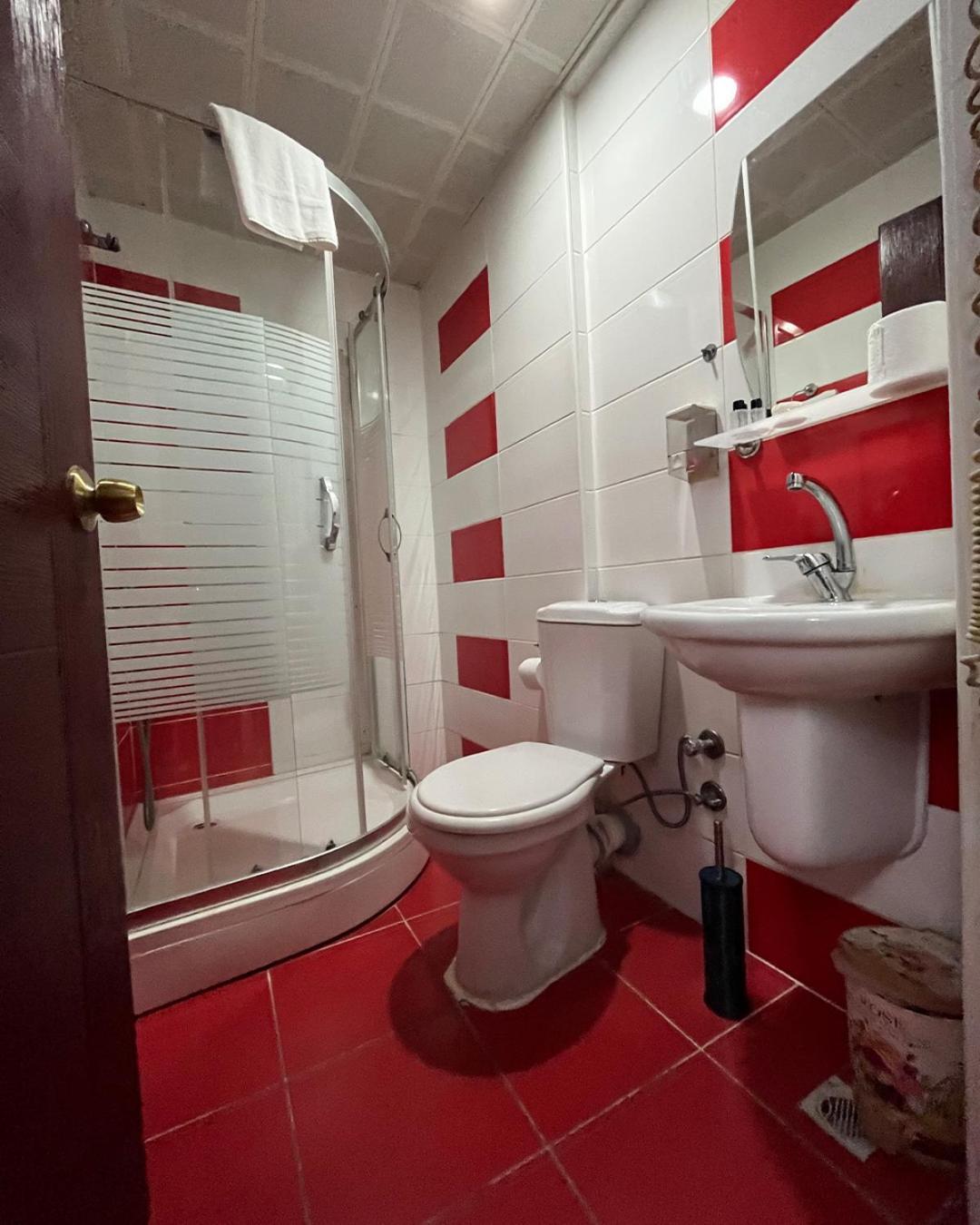 Red White Hotel Istanbul Exterior photo