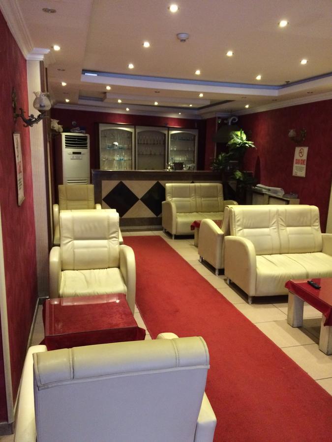 Red White Hotel Istanbul Exterior photo