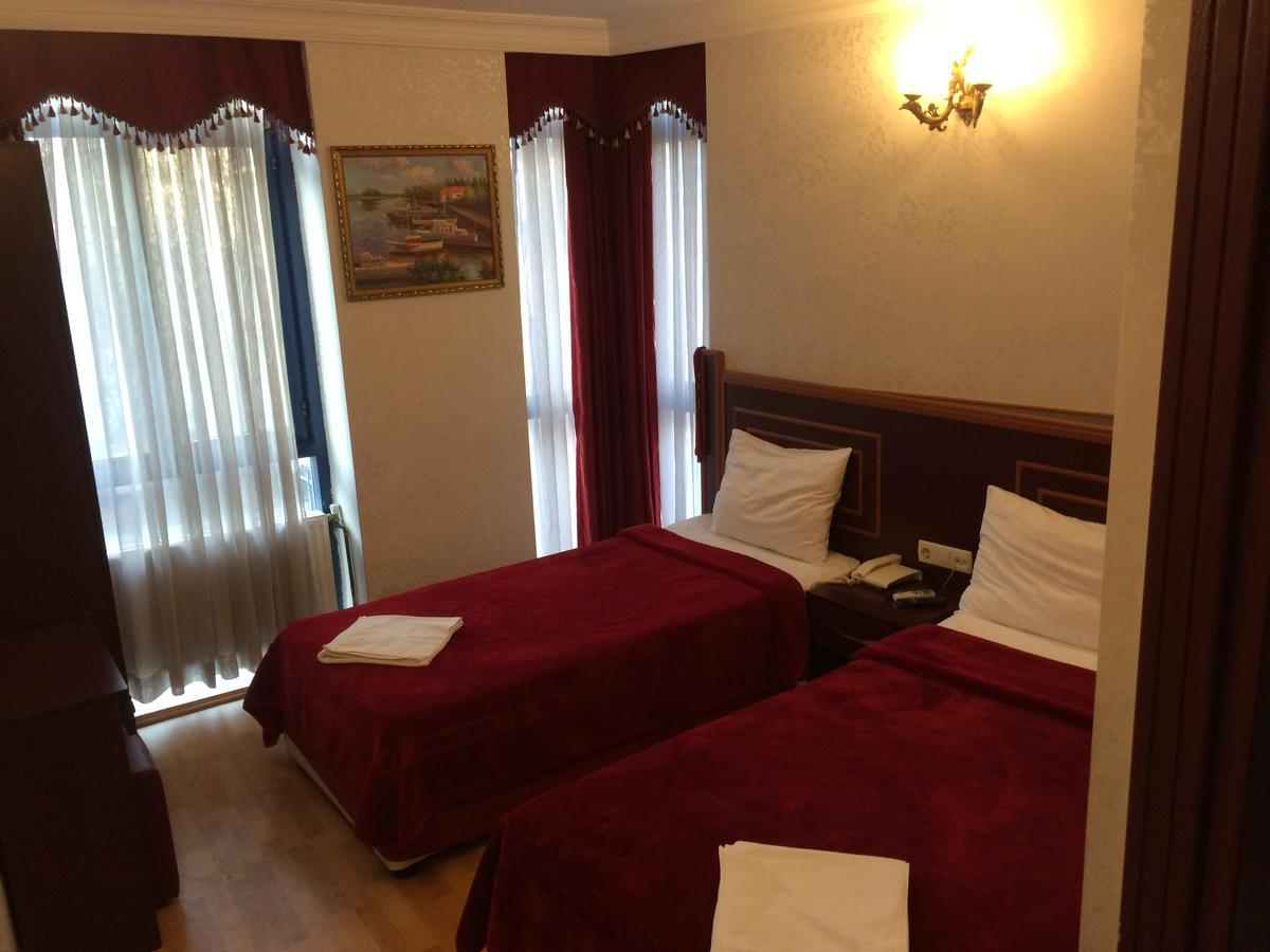 Red White Hotel Istanbul Exterior photo